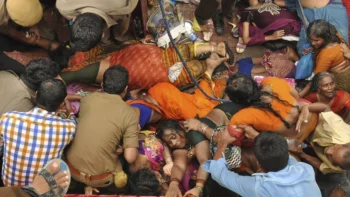 87 personas mueren aplastadas por la muchedumbre en la India