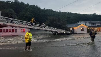 Lluvias extremas provocan «históricas inundaciones» y caos en Connecticut
