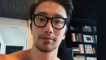 El hombre que tiene 58 años y parece de 20