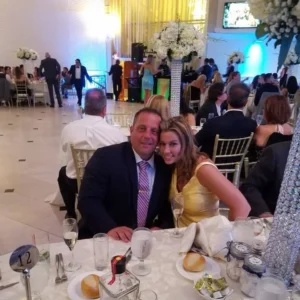 Hombre asesina a su exesposa y su novio mientras dormían