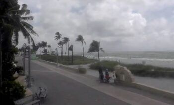 Ordenan evacuación en la zona del Golfo de Florida por tormenta Debby