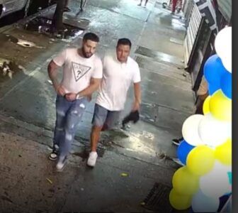 Buscan a tres sospechosos de varios apuñalamientos en NY