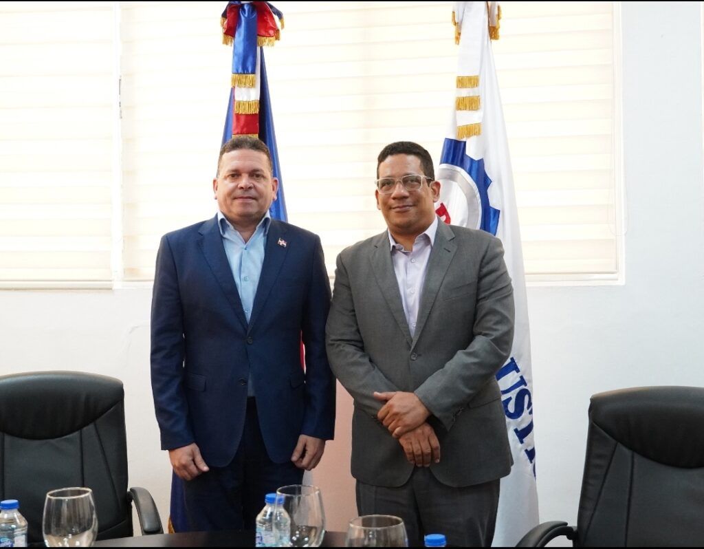 Director de Proindustria sostiene encuentro con director de Compras y Contrataciones
