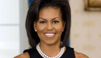 Michelle Obama critica a conservadores por oponerse a la transición de género en niños