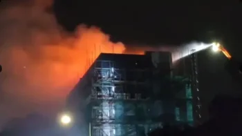 Más de cien evacuados y dos hospitalizados tras incendiarse un edificio en Londres