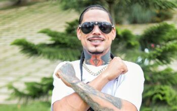 Detienen a Carlos Montesquieu en aeropuerto de Massachusetts