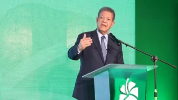 Leonel denuncia posible «espionaje masivo» de Transcore a través de cámaras en semáforos