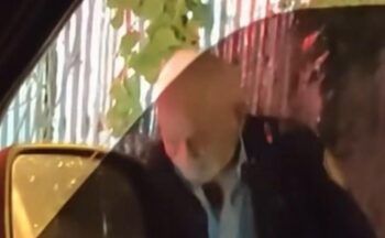 Buscan hombre acusado de intimidación y disparar a neumático de otro