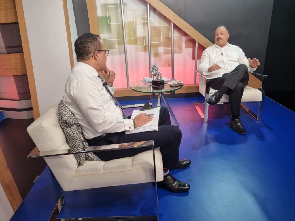 Roberto Rosario denuncia hospitales no están registrando en libro de extranjería hijos padres extranjeros no residentes