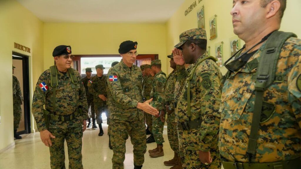 Comandante General del Ejército visita la Dirección General de Educación, Capacitación y Entrenamiento Militar (DGECEM), ERD.