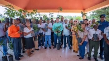 Promueven la agroecología en San Juan FEDA capacita y dona 10 mil plántulas de aguacate