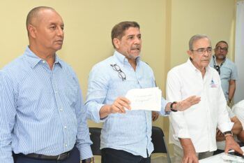 Ruta Solidaridad Agropecuaria continúa con entrega cheques a productores agrícolas afectados