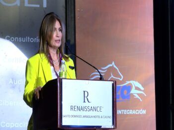 Empresaria Circe Almánzar plantea la urgencia de regular juegos de azar en línea en RD