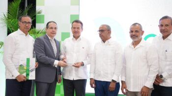 ACIS reconoce al Ministerio Industria, Comercio y Mipymes durante celebración del 63º aniversario de la entidad