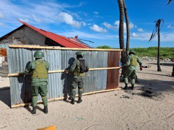 Medio Ambiente, SENPA y la Armada demuelen 18 estructuras en Cabo Rojo