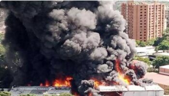 Incendio afecta zona industrial de La Bandera, en Venezuela