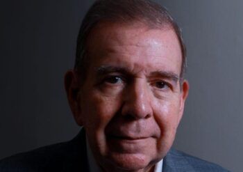 Edmundo González sale de Venezuela a España