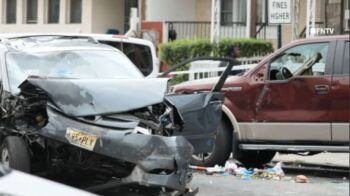 Un conductor atropella a dos personas en Brooklyn