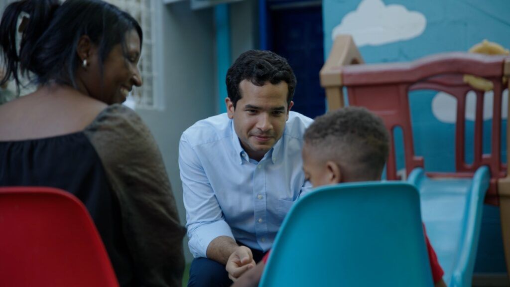 Omar Fernández donará el barrilito para tratamiento de cinco niños con autismo