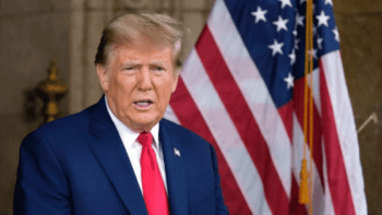 Trump afirma que inmigrantes quitan empleos a los ciudadanos hispanos