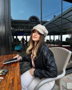 Se suicida tiktoker turca lanzándose de un quinto piso