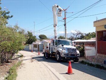 Edesur ilumina importantes vías de Comendador