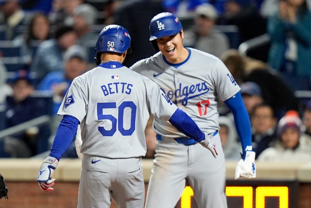 Ohtani y Betts colocan a los Dodgers a una victoria de la Serie Mundial