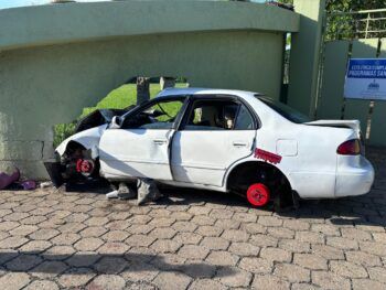 Varios heridos tras carro perder el control en Monte Plata