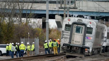 Un muerto y 20 heridos tras caer árbol en tren que viajaba por Nueva Jersey
