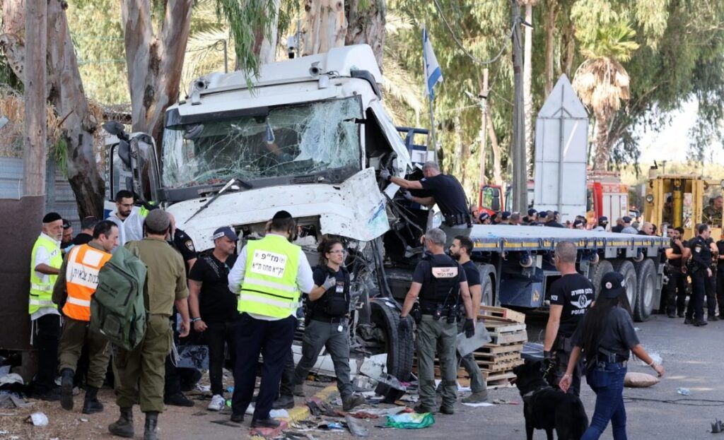 Más de 30 heridos tras camión embestir contra parada de autobús en Jerusalén