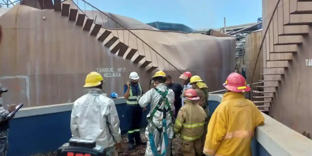 Mueren dos técnicos tras implosión en destilería de ron Brugal