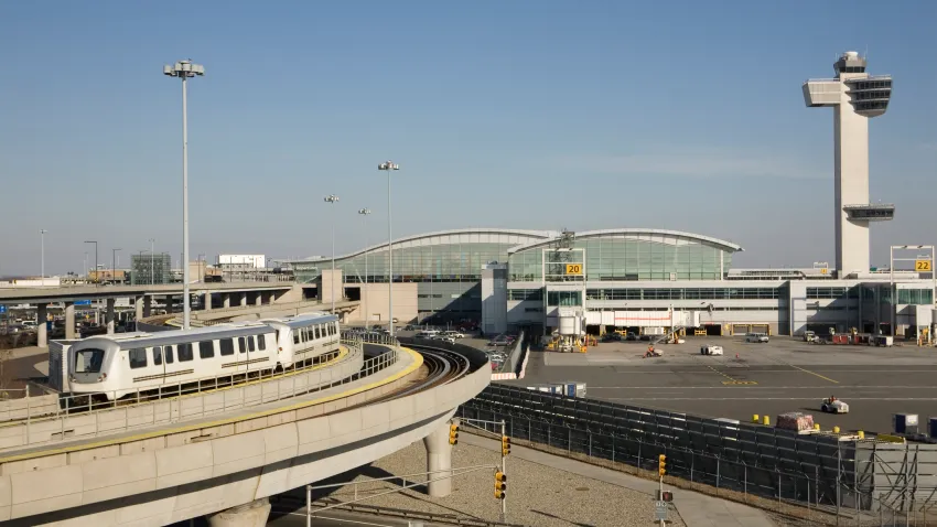 Piloto muere en pleno vuelo y obliga a un aterrizaje de emergencia