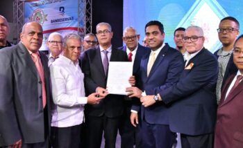 Kelvin Cruz, aporta dos millones de pesos para remodelar casa club de la ACDS