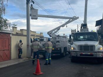 Edesur rehabilita redes y formaliza clientes en Baní