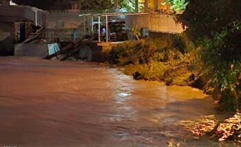Se desborda el río Masacre en Juana Méndez