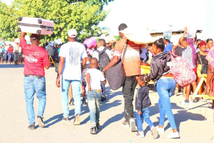 Haitianos se van voluntariamente de República Dominicana 