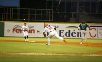 Estrellas derrotan a los Toros 3-1 en el primer juego de la temporada