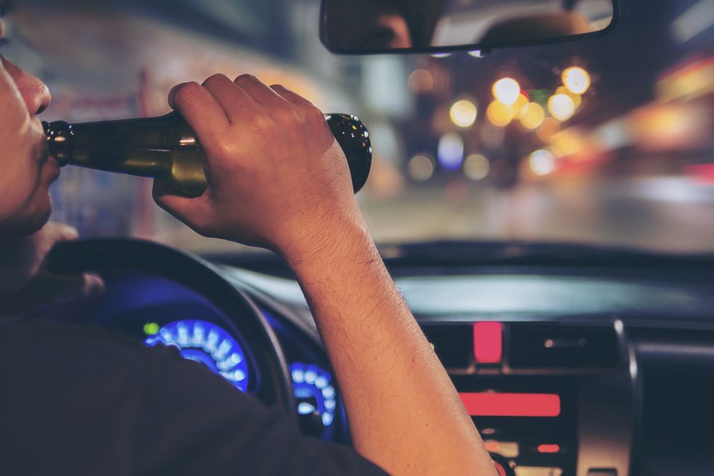 Multas por conducir bajo los efectos del alcohol alcanzan hasta 10 salarios mínimos