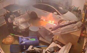 Tesla se incendia dentro de un garaje inundado durante el paso del huracán Helene