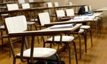 Niña apuñala a compañero de clase por chivatearla con un profesor en Italia