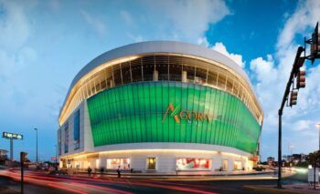 Muere mujer tras lanzarse desde el cuarto piso de Ágora Mall