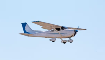 Mueren dos personas al estrellarse avioneta en Ecuador