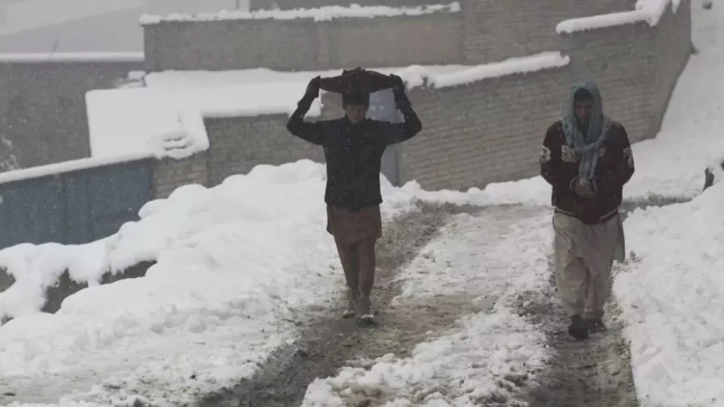 Tres niños mueren por el frío extremo en Afganistán