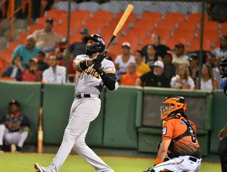 Águilas propinan paliza a los Toros 16-5