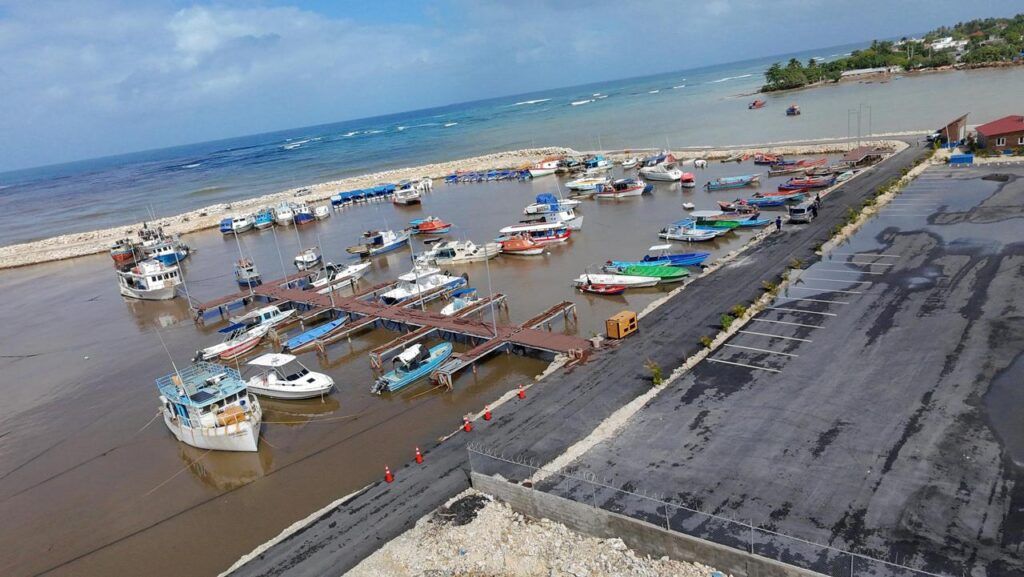 Apordom continúa trabajos de mantenimiento en muelle pesquero de Río San Juan