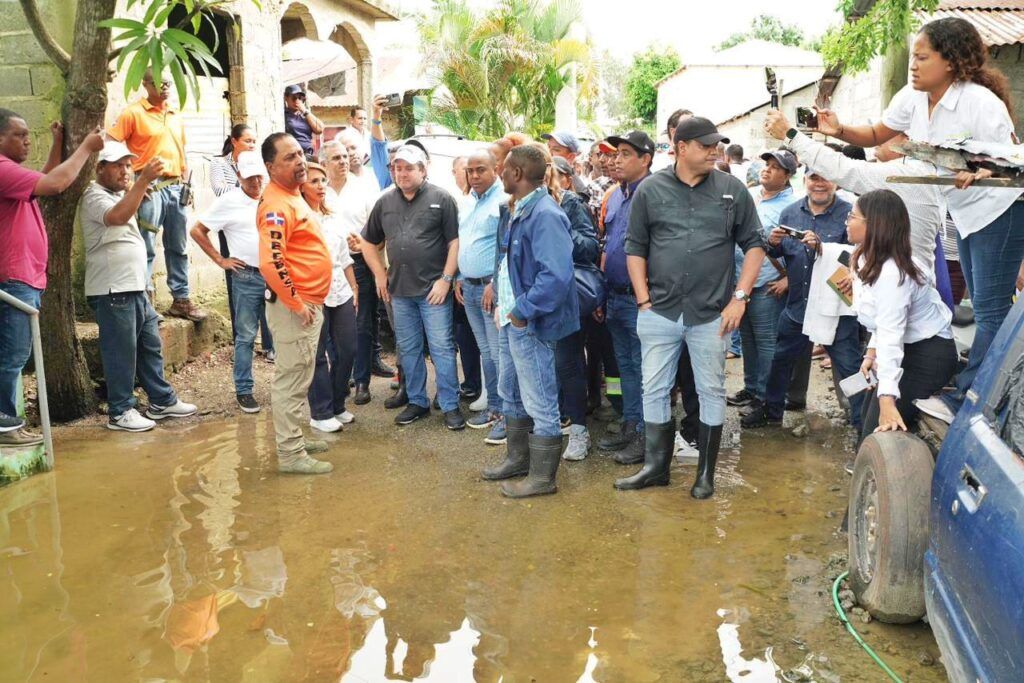 Paliza recorre zonas afectadas en Cabarete por lluvias