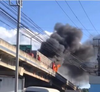 Patana se incendia en elevado de la Gómez