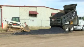 Muere hombre sepultado bajo asfalto caliente en Mississippi