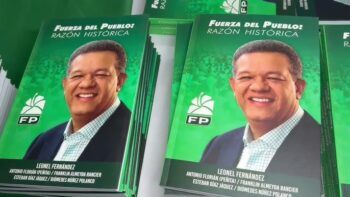 Leonel presenta libro sobre Fuerza del Pueblo