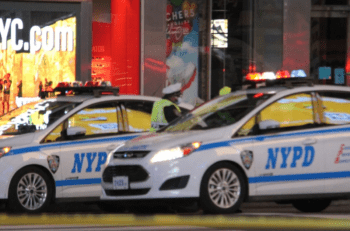 Acusan dominicano usó arma para defenderse de ladrones